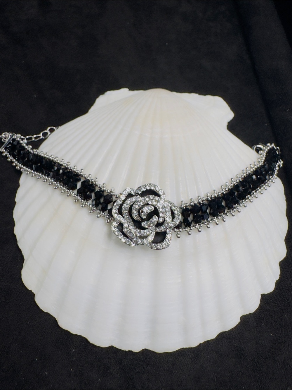 Sparkling Black Beads Rose Bracelet